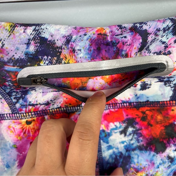 Athleta Hypersonic Sonar Capri Legging Sz S Ember Tie Dye Colorful Activewear - Picture 7 of 10